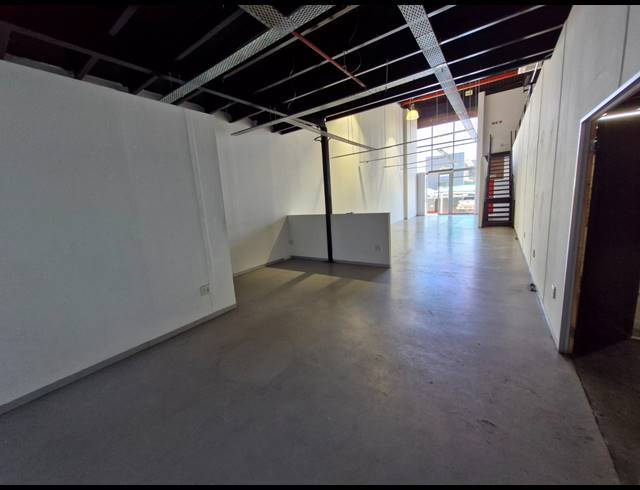 372M² SHOWROOM TO LET IN KRAMERVILLE
